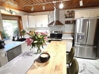 Building Photo - 2 Pat Dr