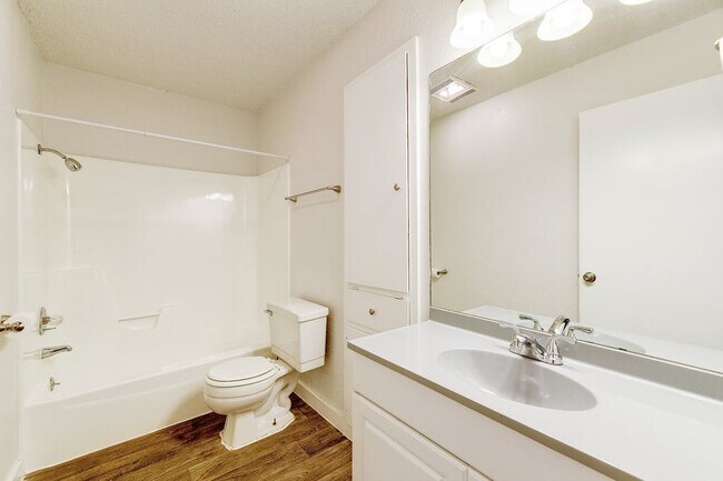 Building Photo - 10505 Little Pebble Dr