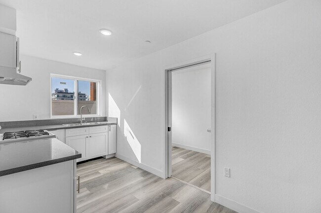 Building Photo - 2837 San Marino St