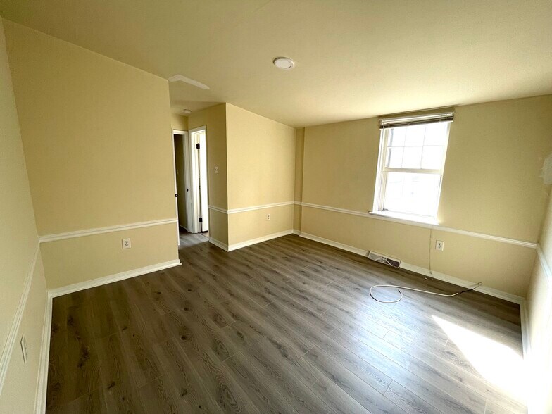 Bedroom w/ closet - 2034 Green St