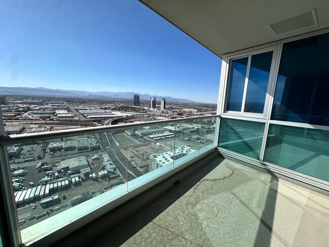 Building Photo - 4525 Dean Martin Dr