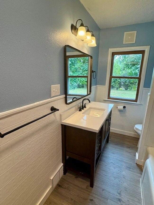 Building Photo - Charming 4-Bedroom Home in the Heart of Wi...