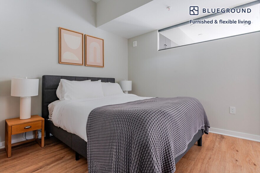 Building Photo - 3275 Washington Blvd