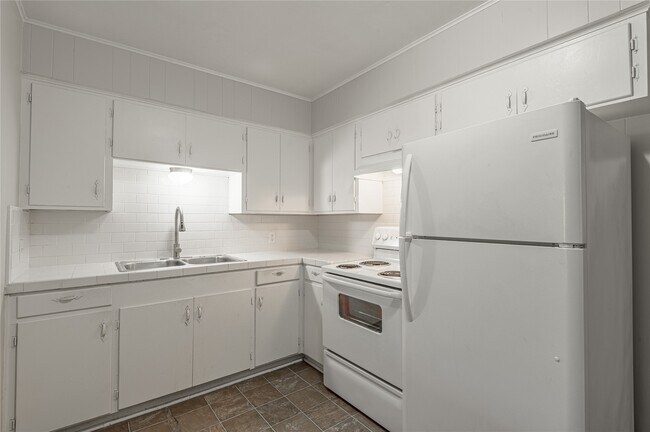 Building Photo - 525 12th St