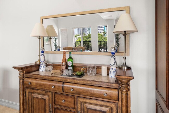 Building Photo - 514 N Birch Rd