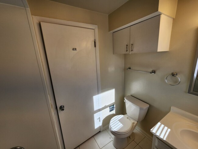 Building Photo - 3 Bedroom 2 Bath House in Rock Island