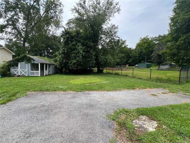 Building Photo - 123 Monhagen Ave