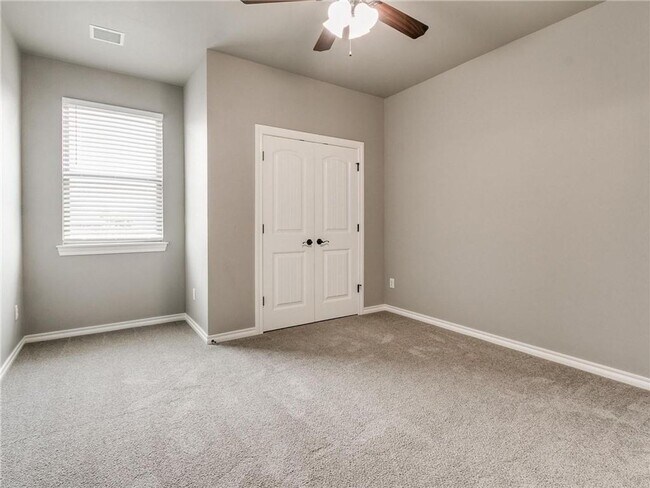Building Photo - Stunning Home in West Edmond + 5 bedrooms ...