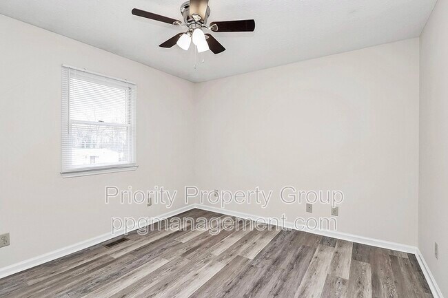 Building Photo - 225 Pineland Ave