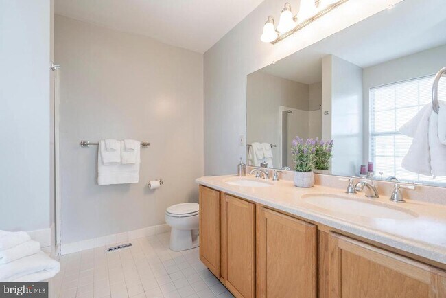 Building Photo - 4407 Waterford Way