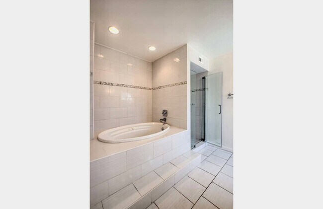 master bath - 4257 Laurel Canyon Blvd
