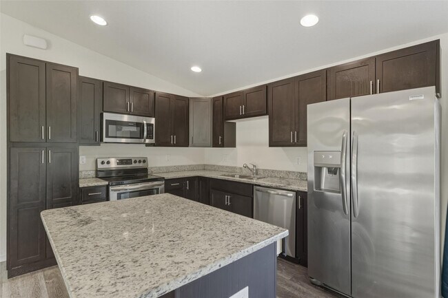 Building Photo - 8007 Royal Ct