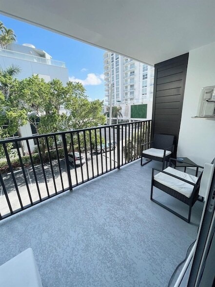 Building Photo - 3000 Riomar St