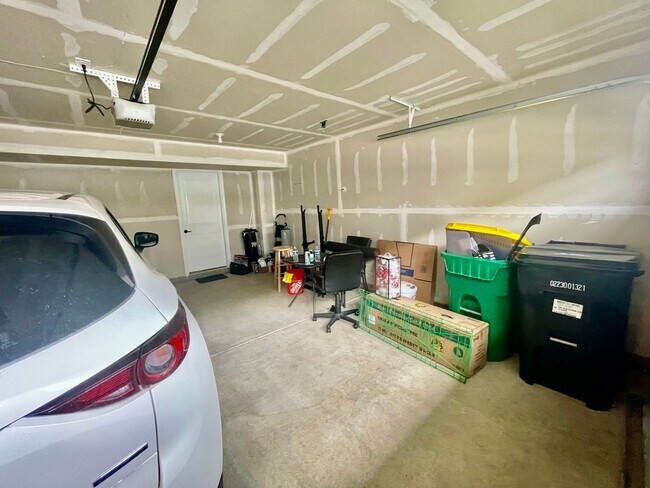 Building Photo - Pittsburgh - 3 Bedroom 2.5 Bathroom - Town...