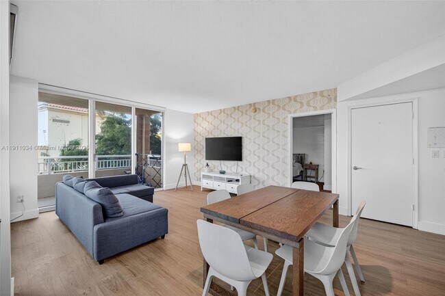 Building Photo - 19501 W Country Club Dr