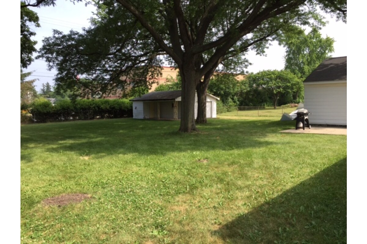 Building Photo - 15 Shagbark Rd