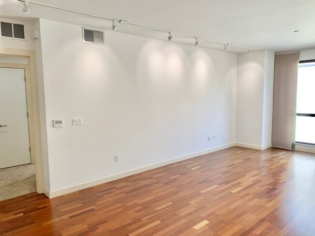 Building Photo - Chic 1BD/1BA in the Heart of Hayes Valley!...
