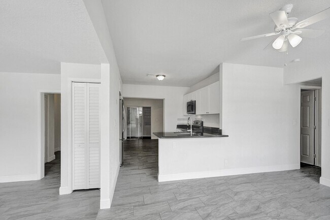 Building Photo - 651 SW 15th St