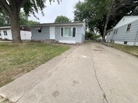 Building Photo - 3 Bed/1 Bath with Bonus Room and Fully Fenced in Yard!