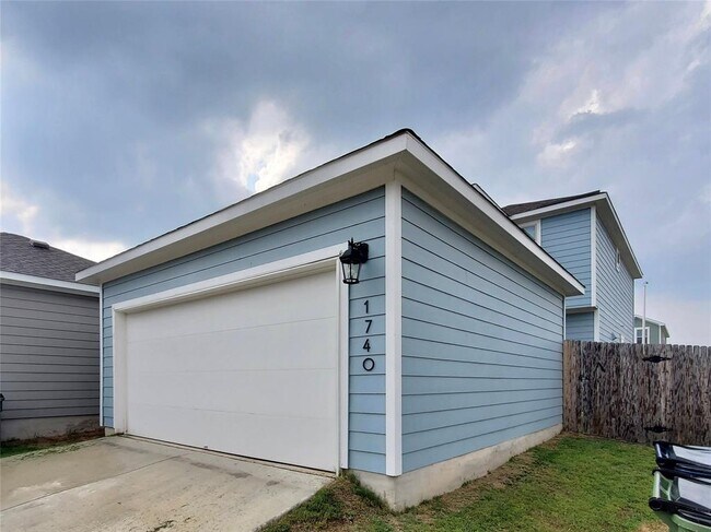 Building Photo - 1740 Fountain Bridge Dr