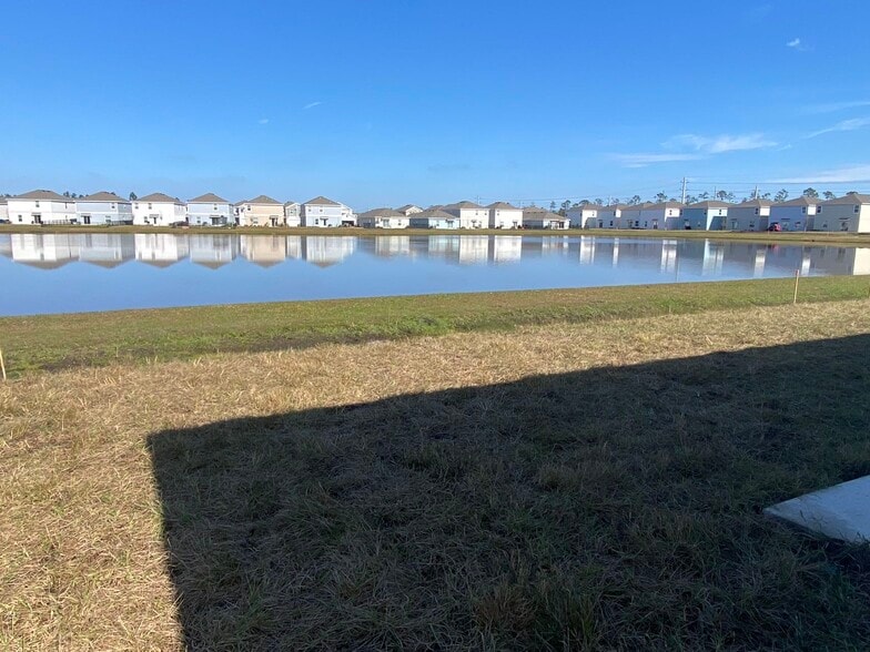 Building Photo - 2316 Green Valley St