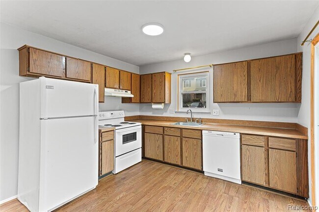 Building Photo - 3374 Burbank Dr