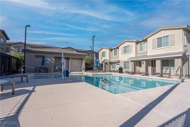 Building Photo - 5730 Sky Pointe Dr