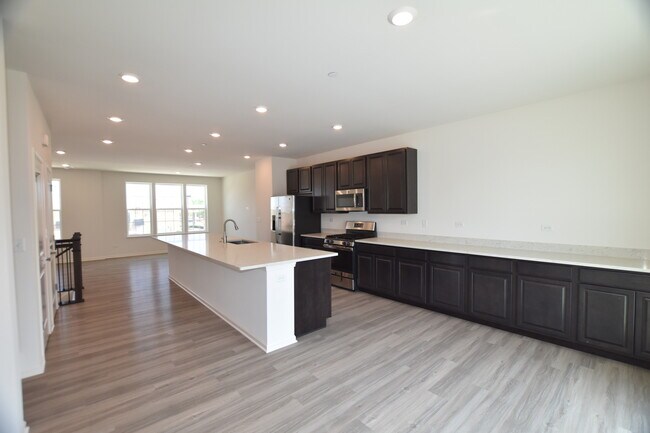 Building Photo - 2945 Showplace Dr