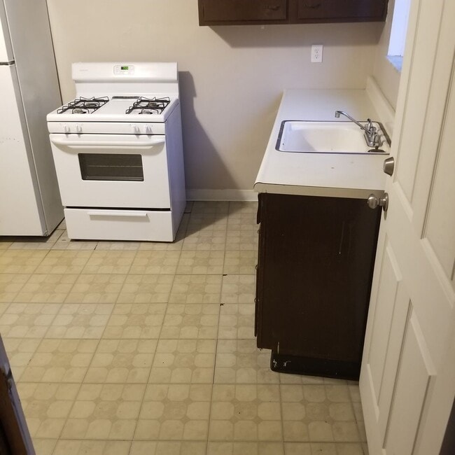 Building Photo - Conveniently Located 2 Bedroom Apartment in Millvale!