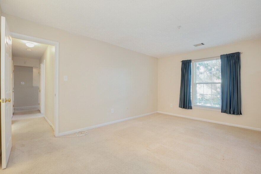 Building Photo - 13100 Briarcliff Terrace