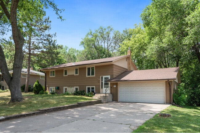 Building Photo - 968 Gershwin Ave N