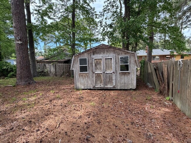 Building Photo - 1416 Rosewood Ave