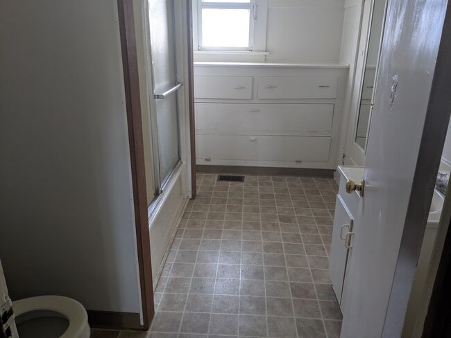 Building Photo - Now leasing for Summer 2026, Available August 5th!