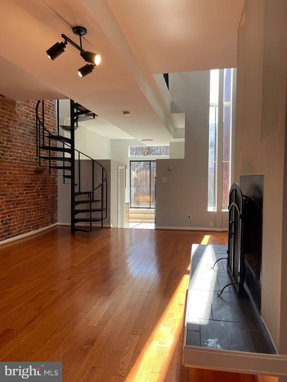 Building Photo - 1231 Linden Pl NE