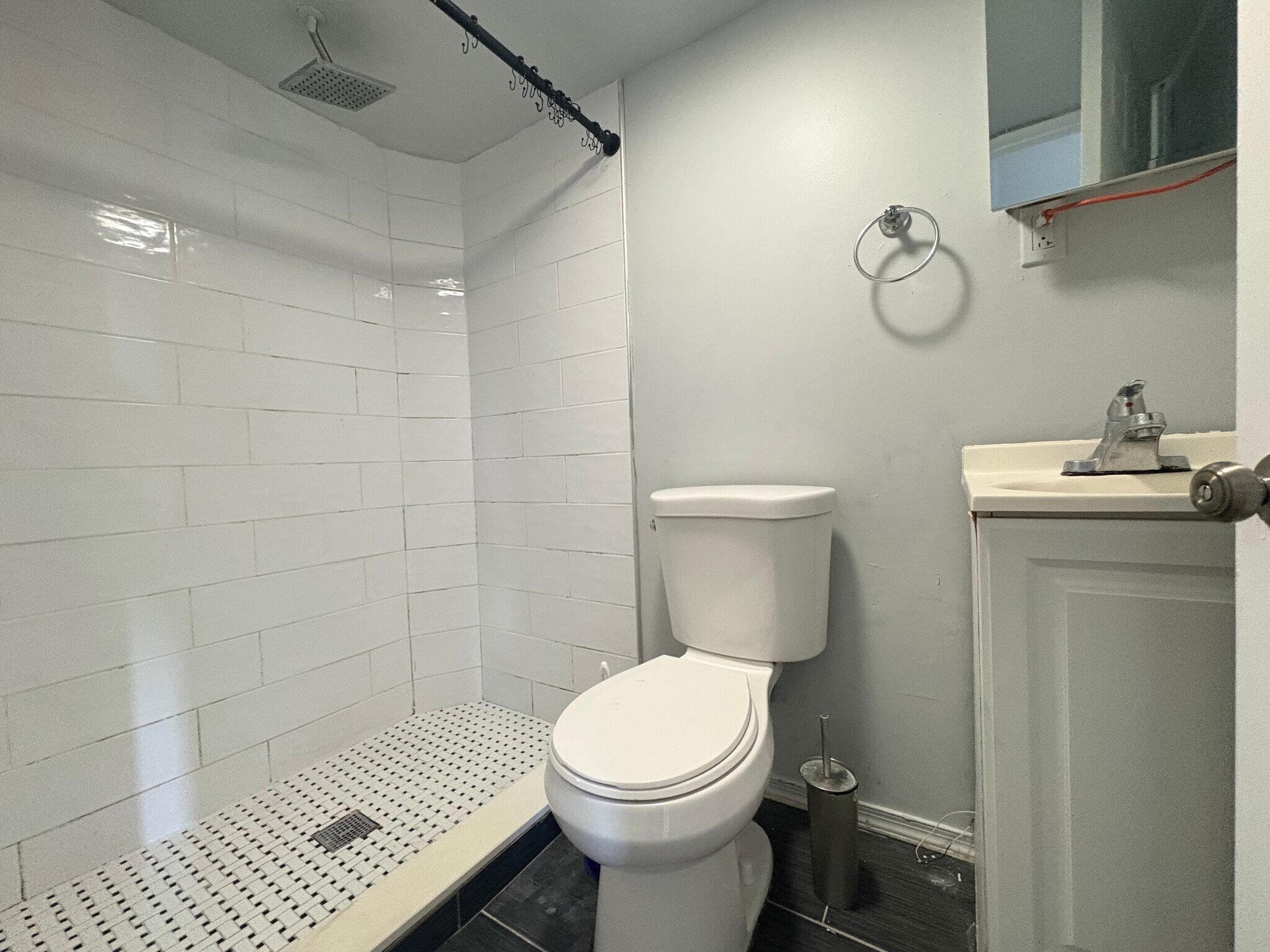 Building Photo - 579 Liberty Ave