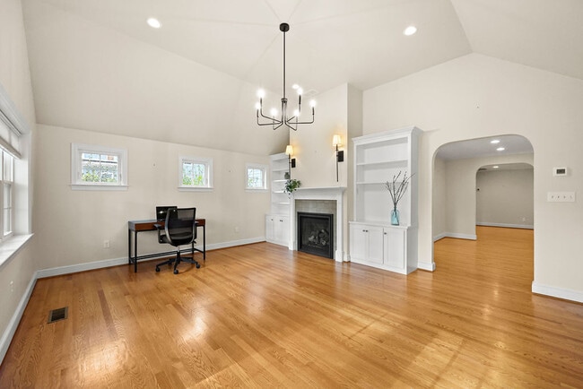 Building Photo - 15 Arapahoe Rd