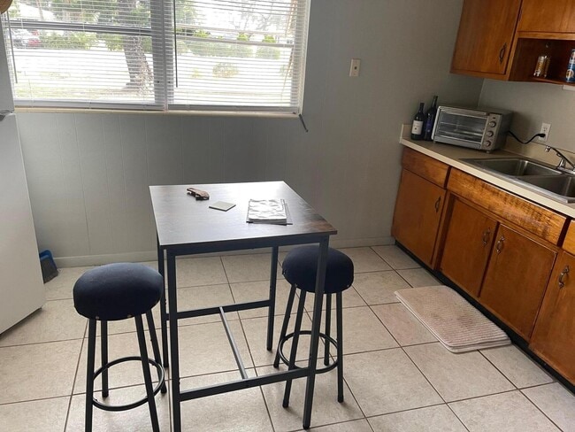 Building Photo - 2095 Pineapple Ave