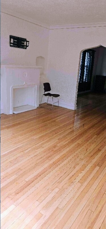 Building Photo - 8119 S Vernon Ave