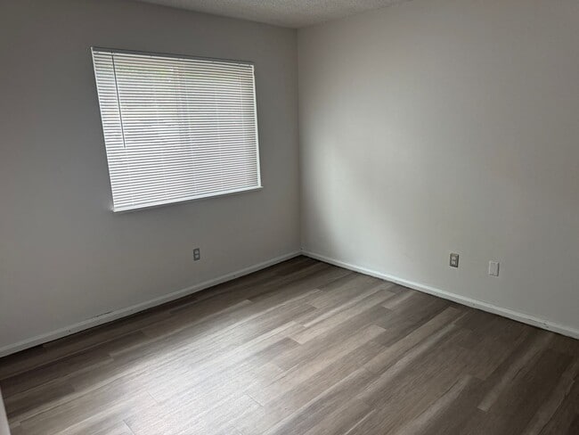 Building Photo - 1705 Heatheridge Rd
