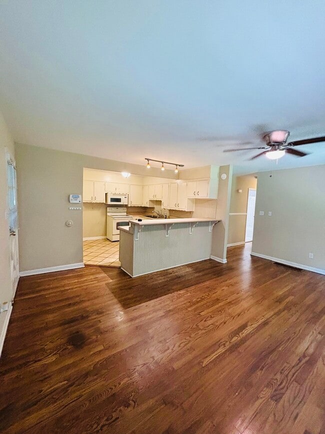 Building Photo - 571 Tonawanda Dr