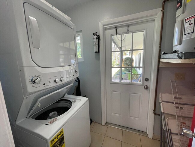 Building Photo - 2620 NE 19th St