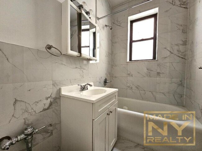 Building Photo - 1 bedroom in ASTORIA NY 11106