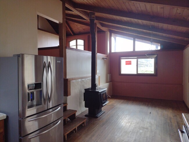 Building Photo - 3961 Red Rock Rd