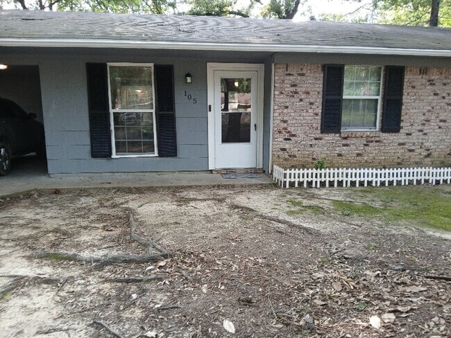 Building Photo - 105 E Woodcrest Dr