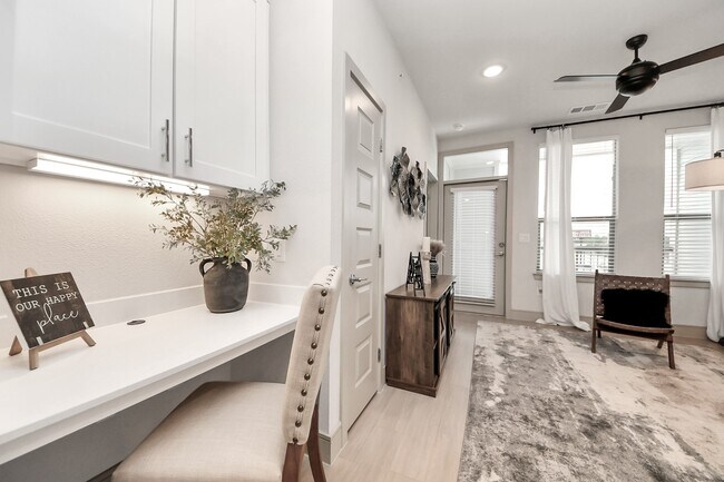 Building Photo - 4840 N Shepherd Dr