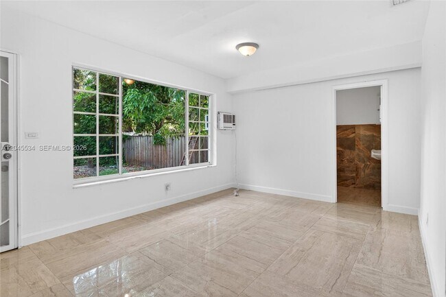 Building Photo - 1350 NE 149th St