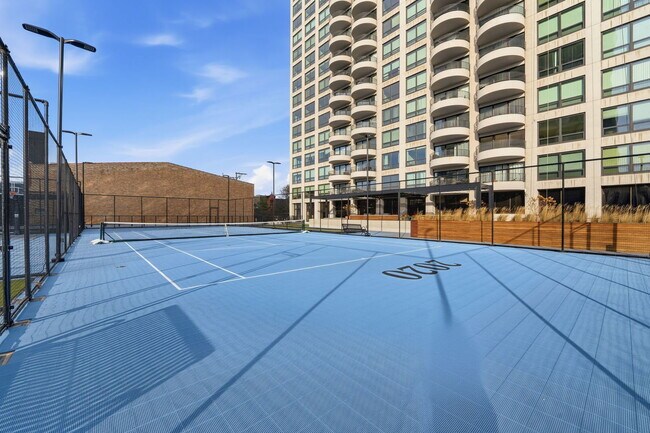 Building Photo - 2020 N Lincoln Park W