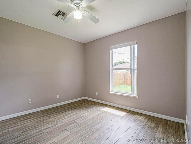 Building Photo - 1456 25th Ct SW
