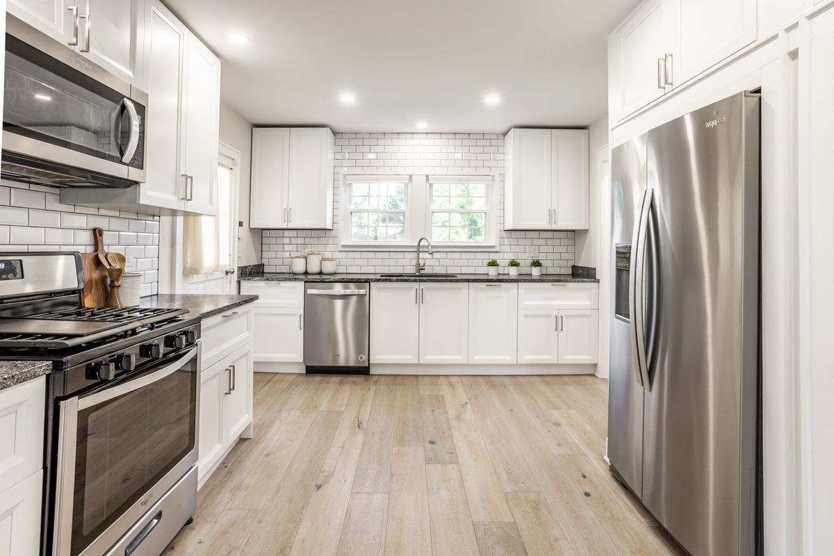 Building Photo - 818 E 50th St