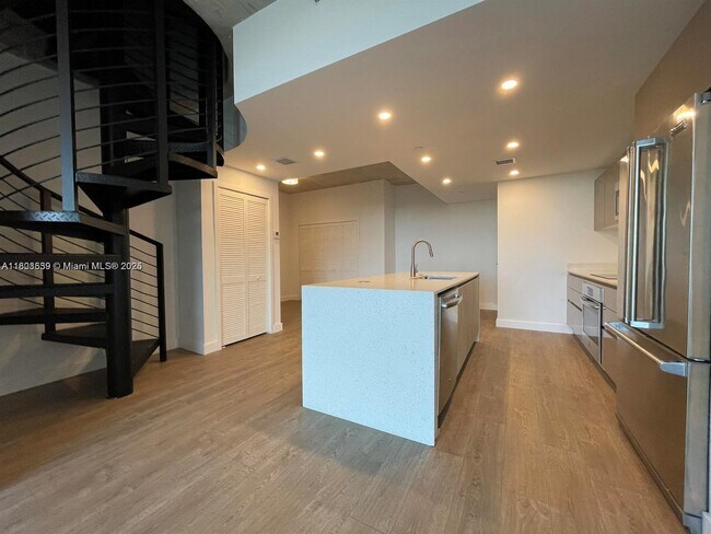 Building Photo - 13800 Highland Dr